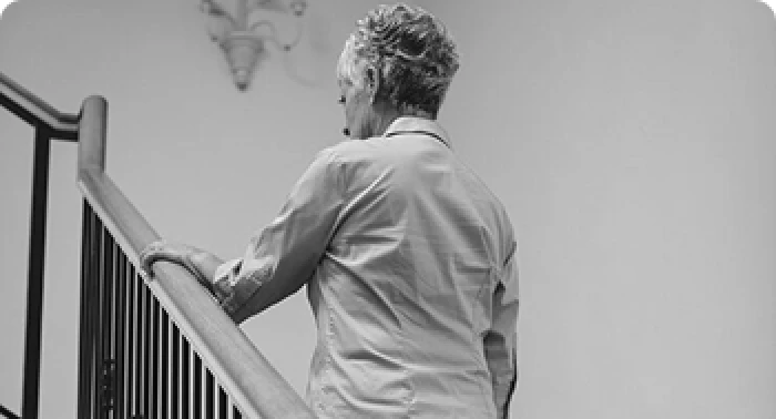 Medo de se mexer
Subir escadas virou um desafio. Caminhar longas dist&acirc;ncias? Nem pensar. Voc&ecirc; evita atividades que antes eram normais.