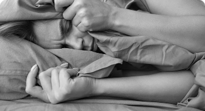 Dor que acorda voc&ecirc; durante o sono
A dor acorda voc&ecirc; de madrugada. Voc&ecirc; muda de posi&ccedil;&atilde;o v&aacute;rias vezes, mas n&atilde;o consegue encontrar uma posi&ccedil;&atilde;o confort&aacute;vel.